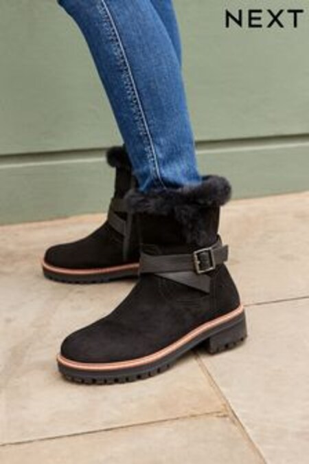 Black Forever Comfort® Faux Fur Lined Buckle Detail Boots (T86635) | 75 €