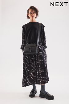 Černobílá - Asymetrické midi šaty s vrstveným nátělníku (T89098) | 1 440 Kč