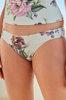 Weißes Modell mit floralem Muster - Bauchformender Bikinislip (U17855) | 6 €