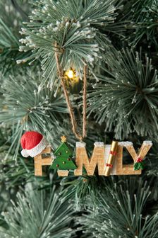 Natural Christmas Family Word Bauble (U31456) | kr45