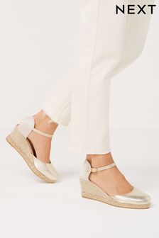 Gold Forever Comfort® Leather Closed Toe Low Wedges (U64526) | 66 €