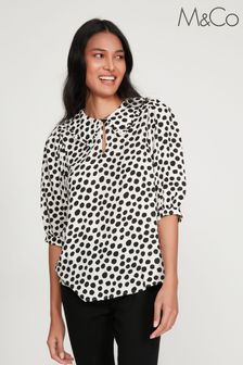 חולצת קולר עם נקודות בלבן של M&Co (U76097) | ‏140 ₪