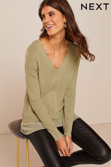 Salbeigrün - Gerippter Pullover mit Hemdeinsatz und V-Ausschnitt (U89329) | 46 €
