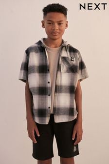 Short Sleeve Hooded Shirt (3-16 lat) (U90267) | 63 zł - 87 zł