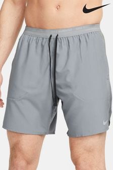 Siva - Tekaške kratke hlače dolžine 7 palcev Nike Dri-FIT Stride (U95896) | €51