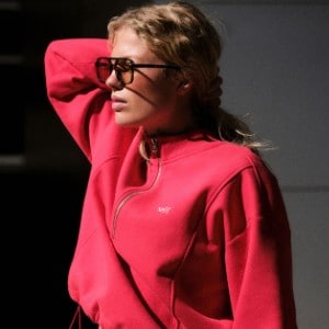 Hoodies & Sweatshirts