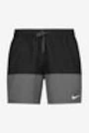 Negro - Shorts de baño básicos de 5 pulgadas Volley de Nike - Imagen 1 de 1
