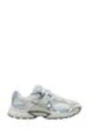 Blanco/plateado - Nike Vomero V5 Runner Trainers - Imagen 1 de 1