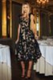Lipsy verziertes hochwertiges Midi-Ballkleid mit Pailletten und Schleife - Bild 1 von 1