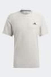 رمادي - تيشرت رياضي قابل للتمدد Train Essentials من Adidas - صورة 1 من 1