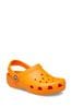 Crocs Clogs mit mehrfarbigem Batikmuster