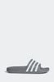 Grau - adidas Sportswear Adilette Badesandalen - Bild 1 von 1