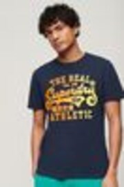 Superdry Reworked Classic T-Shirt mit Grafik - Bild 1 von 1