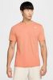 Abrikoosoranje - Nike Dri-FIT trainingsshirt - Image 1 of 1