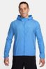 Estilo universitario en azul - Chaqueta Repel Miler de Nike - Imagen 1 de 1