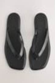 جلد أسود - صندل بإصبع جلد من Forever Comfort®‎ - صورة 1 من 1