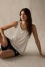 Gris - Top básico sin mangas para entrenar con espalda de nadador y detalle minimalista de la marca de adidas - Imagen 1 de 1