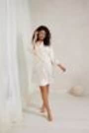 Chelsea Peers White Satin Lace Trim Robe Dressing Gown - Image 1 of 1