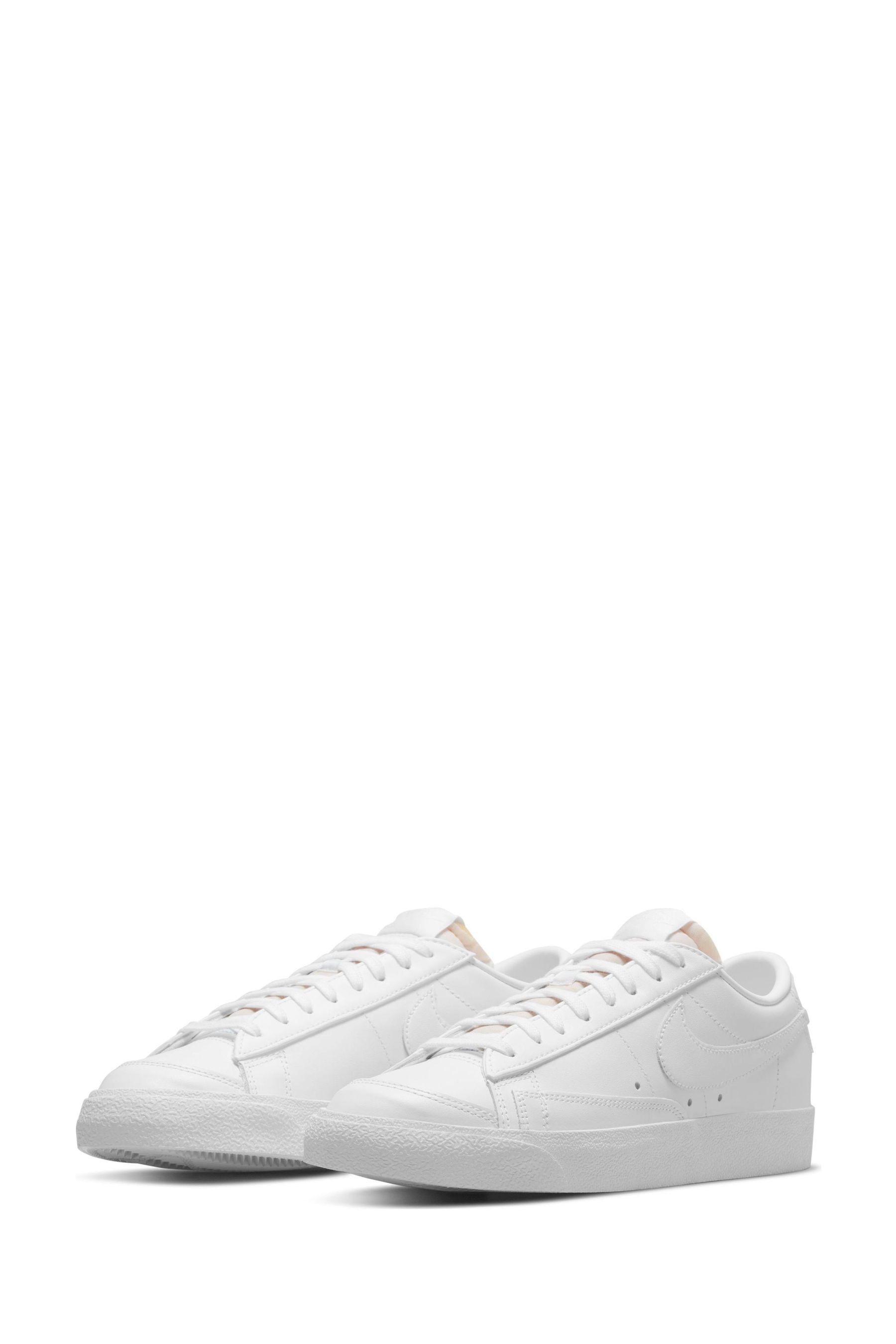 nike blazer low trainers