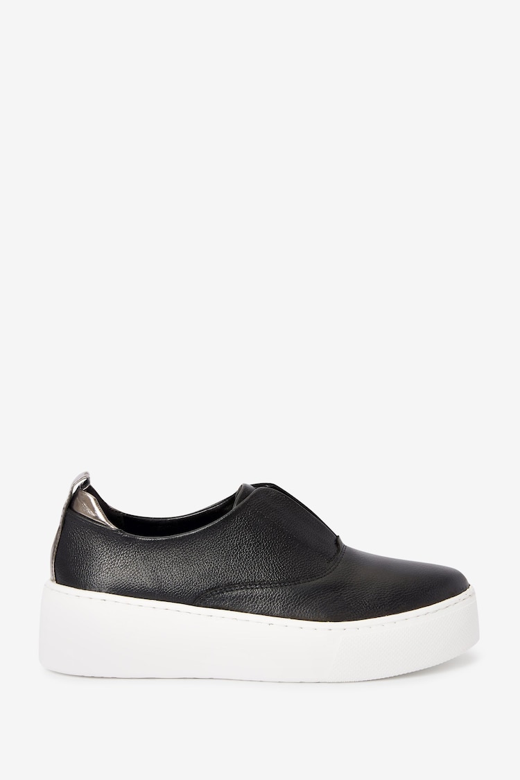 Schwarz/Weiß - Signature Forever Comfort® Lederturnschuhe mit Keilabsatz - Bild 1 von 1 Schwarz/Weiß - Signature Forever Comfort® Lederturnschuhe mit Keilabsatz - Bild 1 von 1