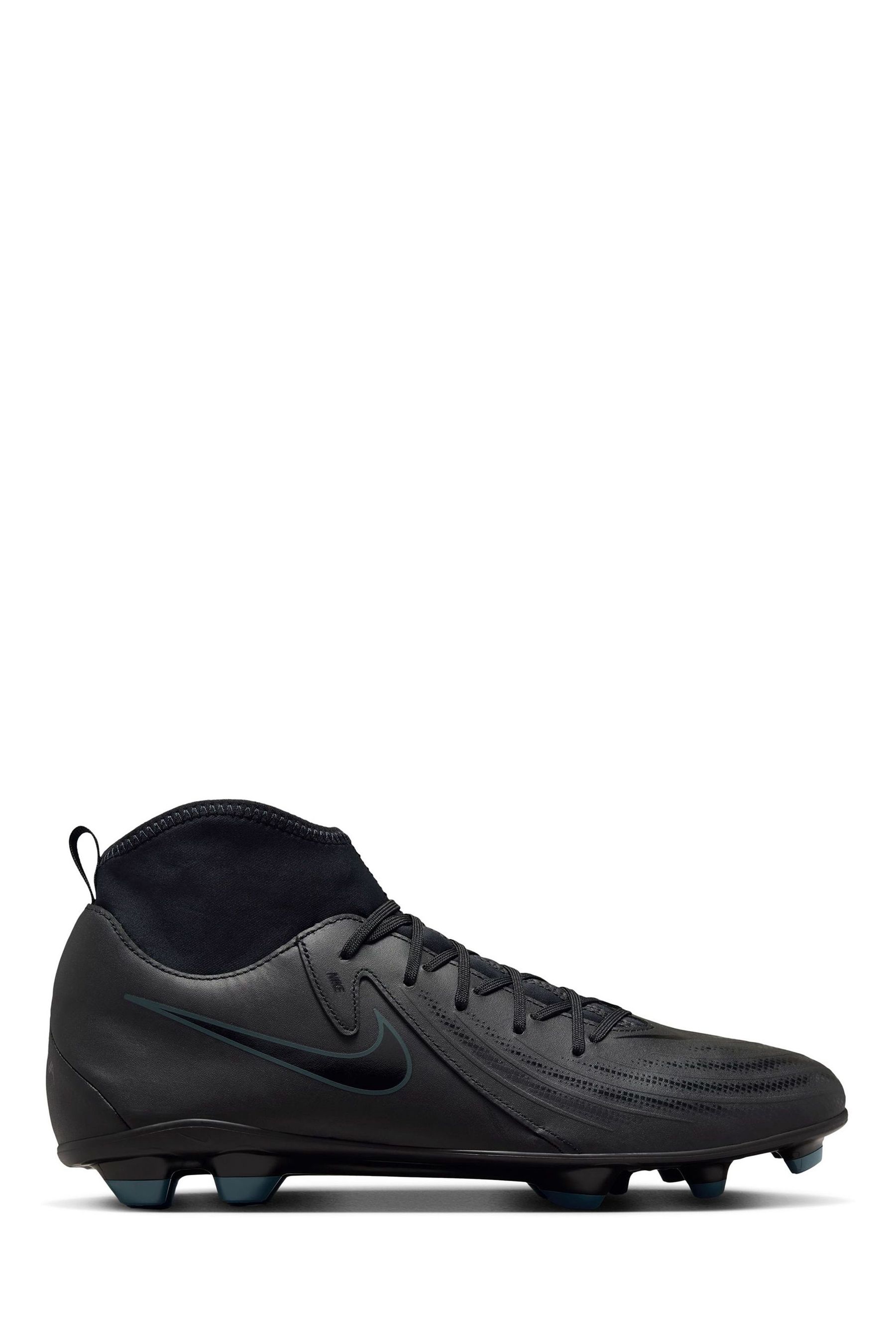 Black and green nike football boots 2025