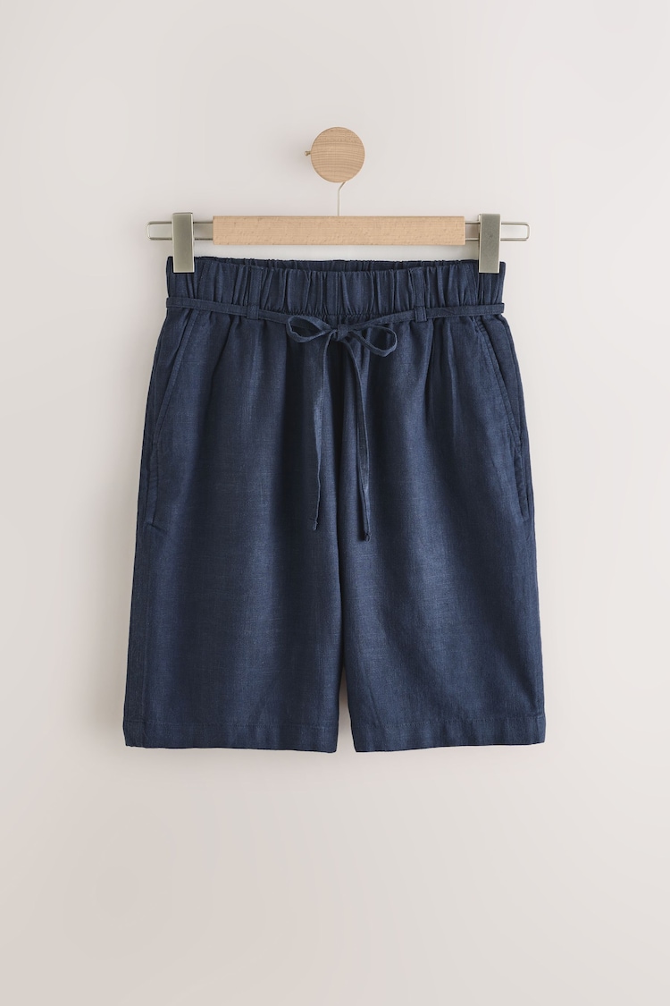 Mornarica - Tie Waist Linen Blend Bermuda Knee Shorts - Slika 1 iz 1 Mornarica - Tie Waist Linen Blend Bermuda Knee Shorts - Slika 1 iz 1