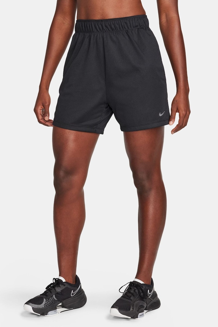 Negro - Pantalones cortos de tiro medio con diseño de 5" sin forro Dri-FIT Attack de Nike - Imagen 1 de 1