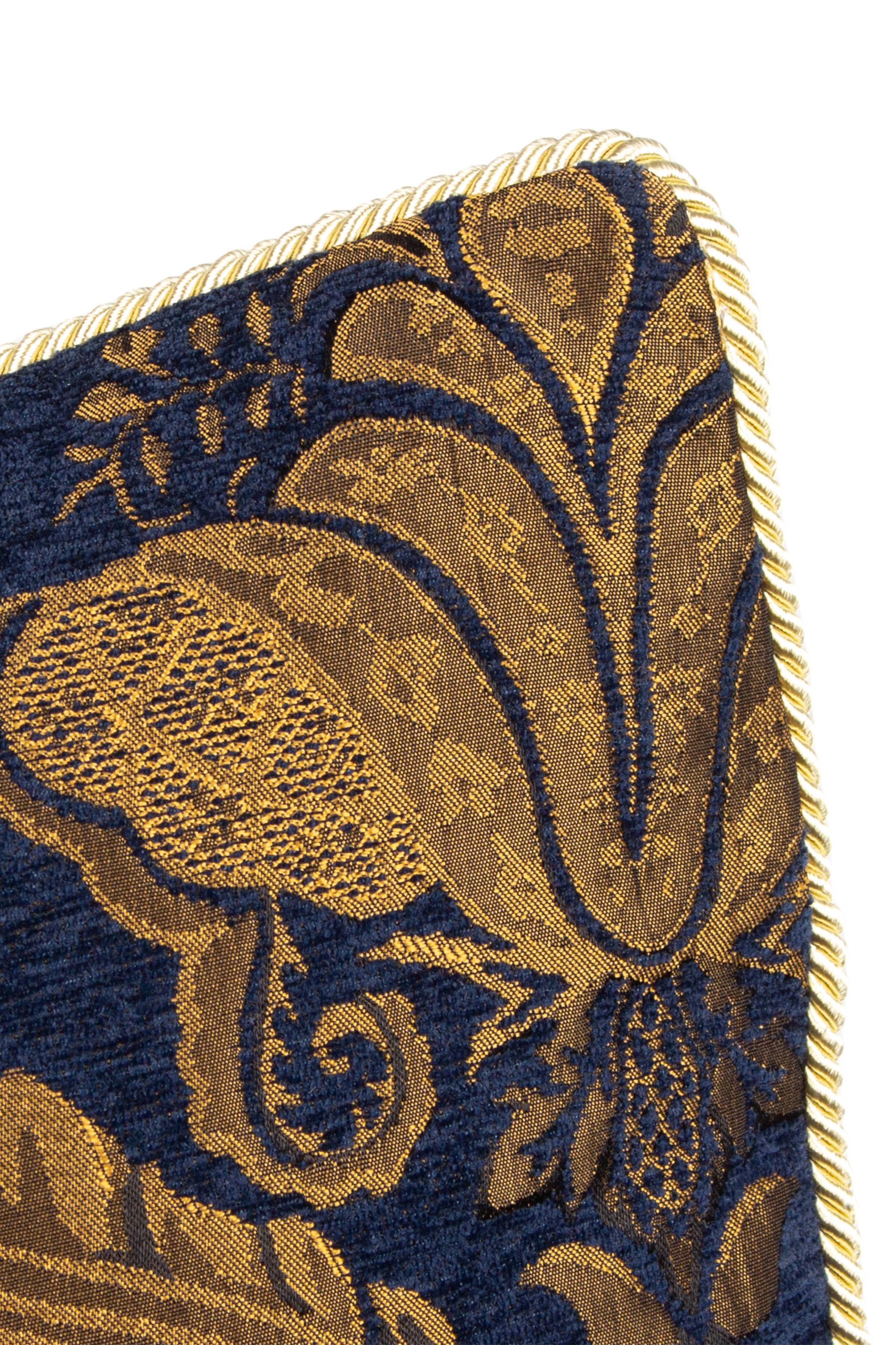 Paoletti Riva Copriletto Shiraz In Ciniglia Jacquard – Colore Bordeaux, Dimensioni 275x275 Cm – Design Damascato, Morbido E Caldo – Prodotto In UK