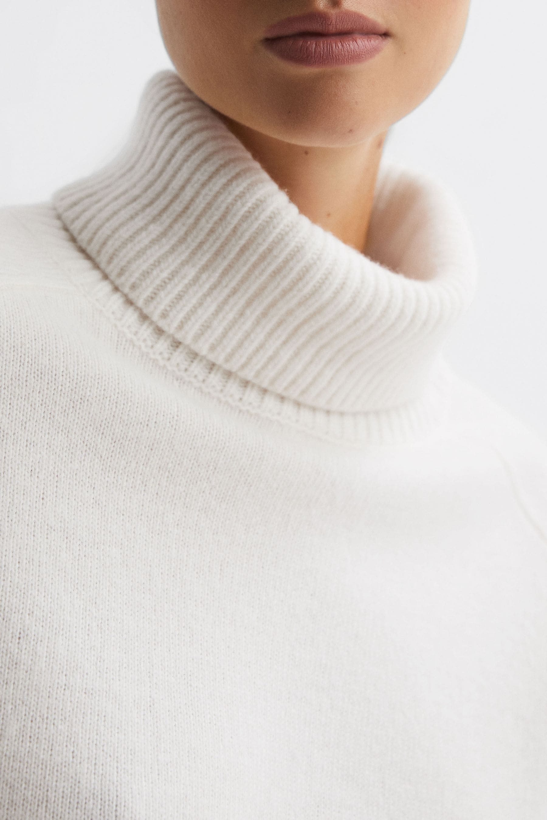 Buy Reiss Cream Edina Relaxed Wool-Cashmere Blend Roll Neck Jumper from ...