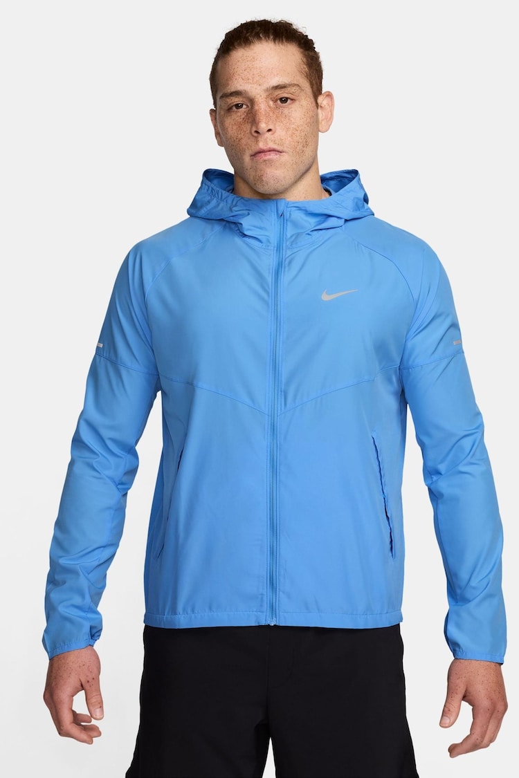 Estilo universitario en azul - Chaqueta Repel Miler de Nike - Imagen 1 de 1
