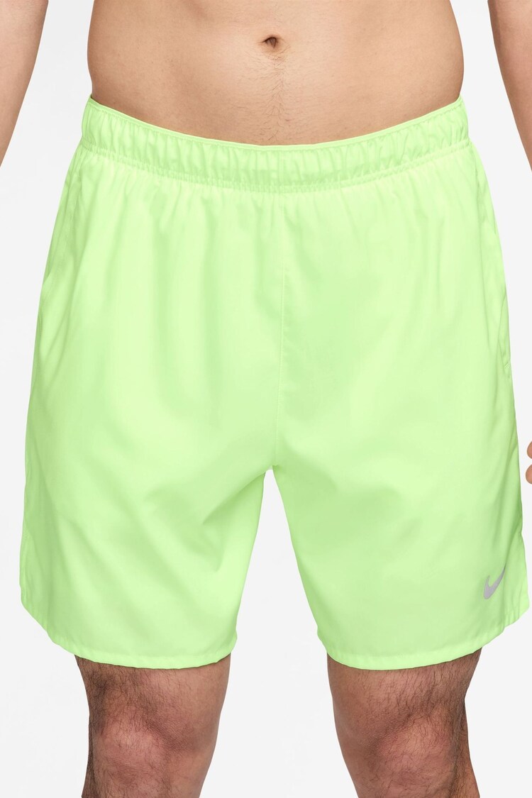 Салатовый - Nike Challenger Dri-FIT 7 Inch 2-in-1 Running Shorts - Image 1 of 1
