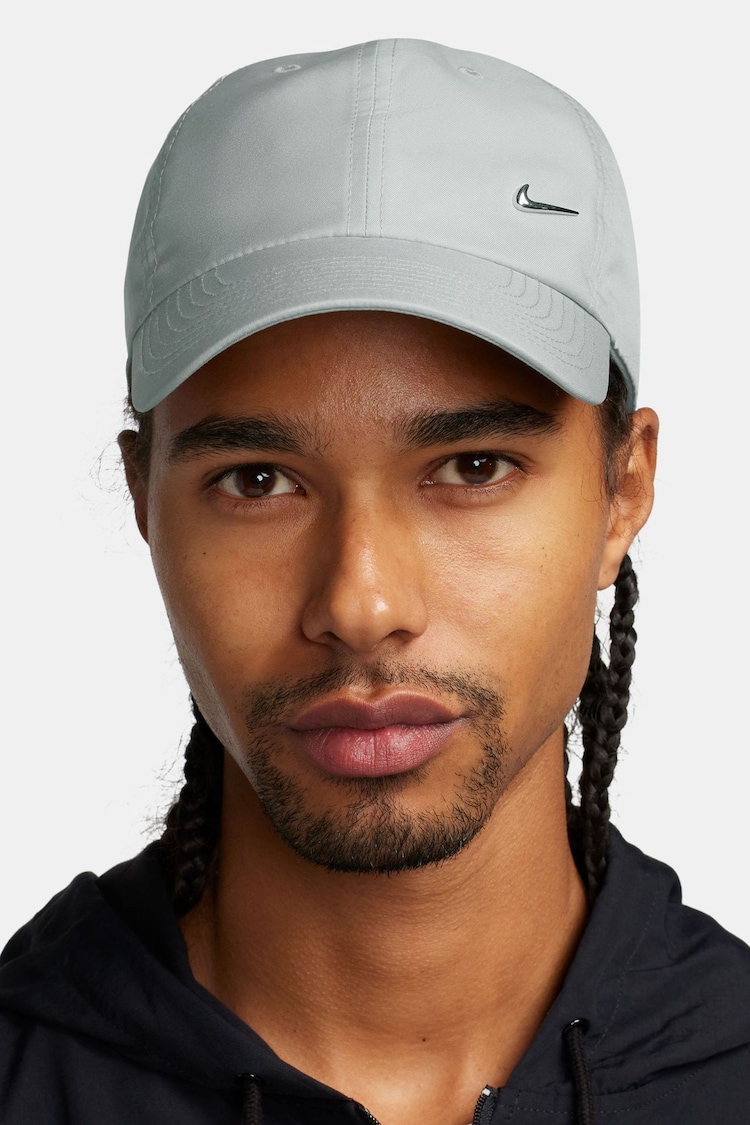 Gris - Nike Dri-FIT Club Unstructured Metal Swoosh Cap - Imagen 1 de 1