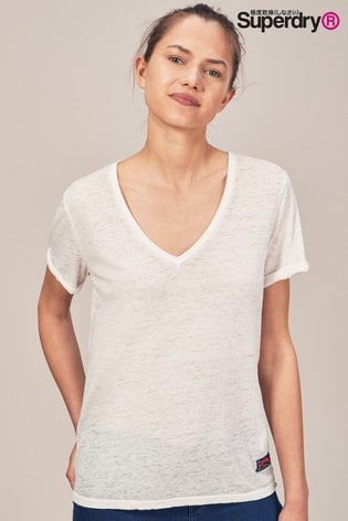 white v neck t shirt outfit