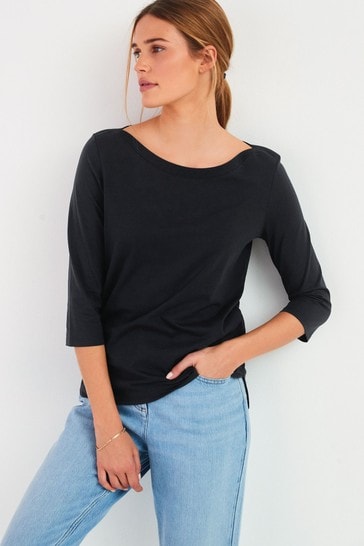 scoop boat neckline