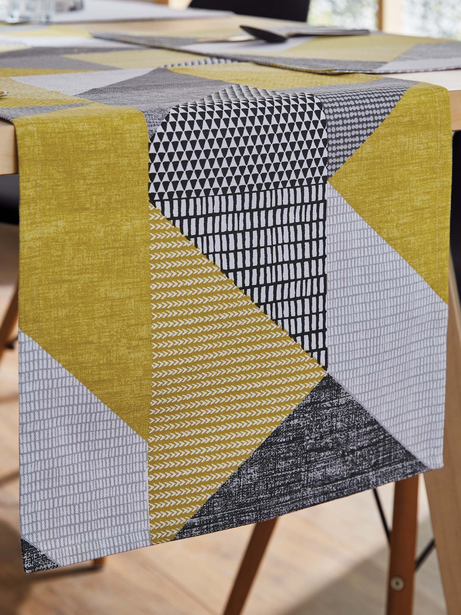 Catherine Lansfield Gelb Larsson, Tischläufer Mit Geometrischem Muster Aus 100 % Baumwolle - Image 1