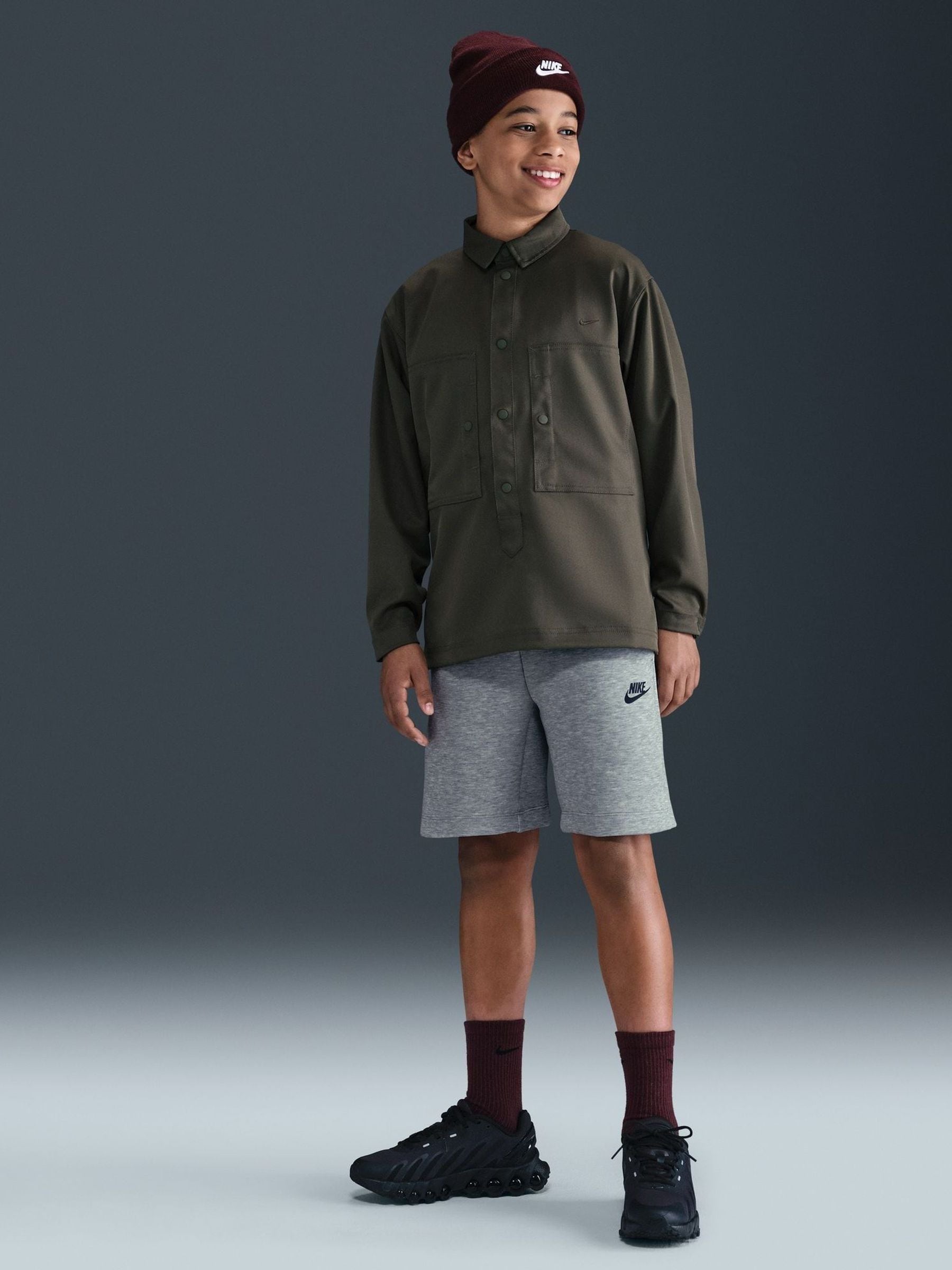 Nike Chlapci Dark Grey Heather Tech Fleece Shorts