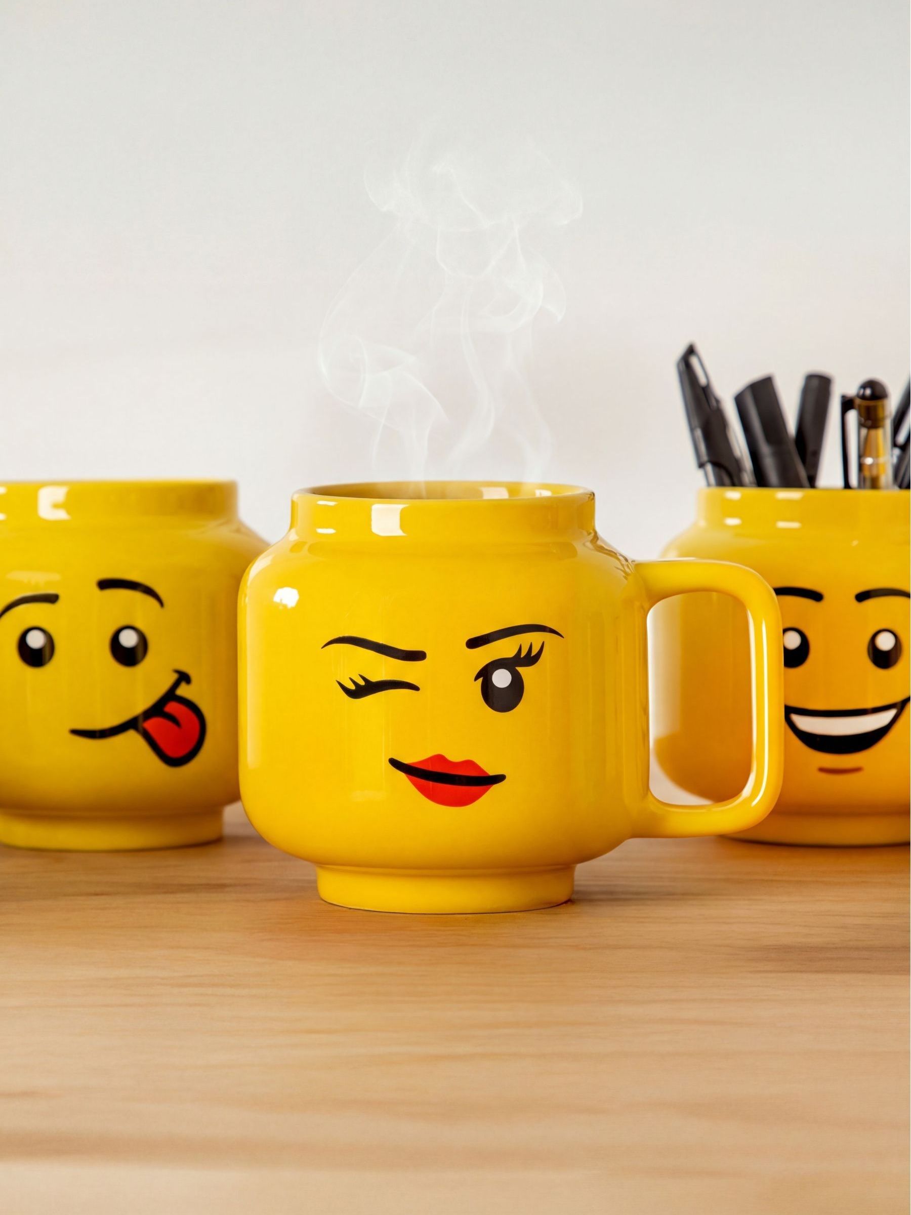 Lego Unisex Jaune Large Mug Winking - Image 1