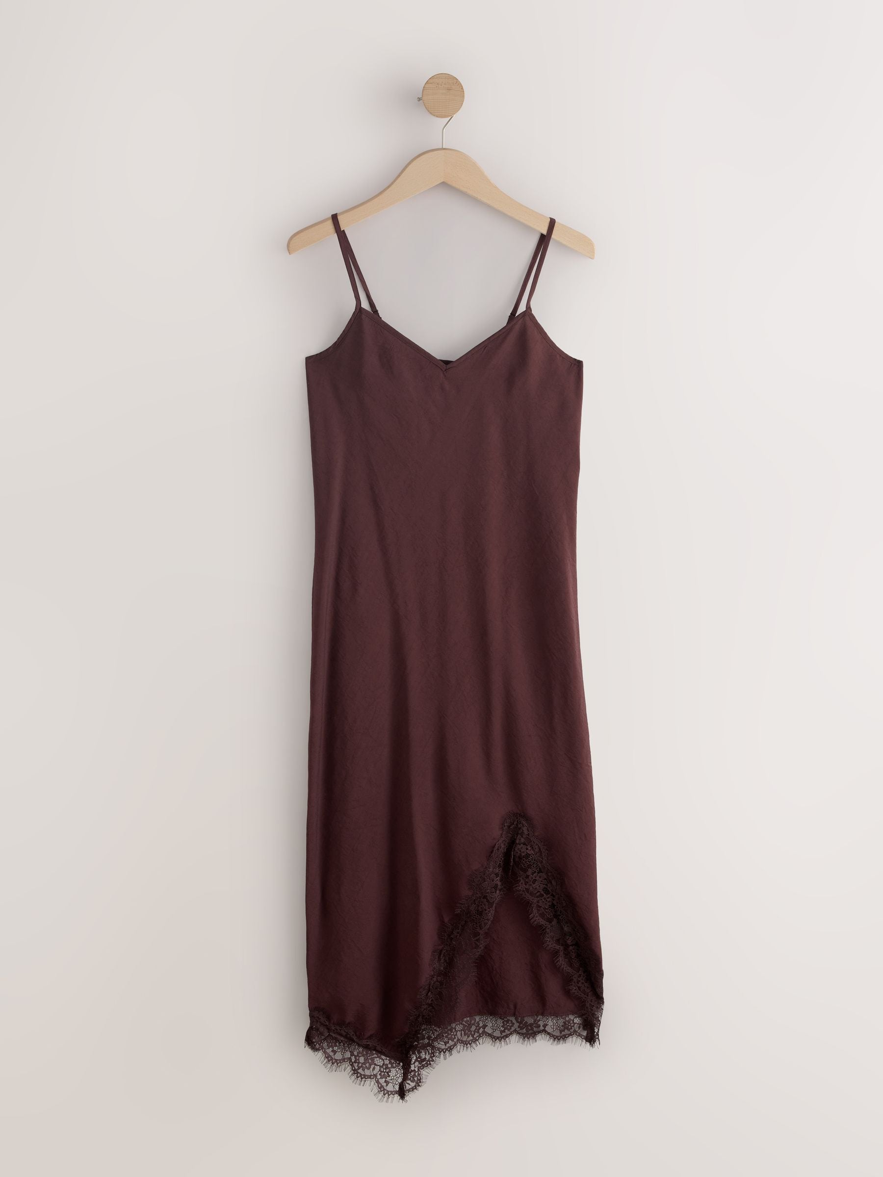 Next Kvinno Choklad Brun Asymmetrisk Midi Slipklänning Med Spetskant