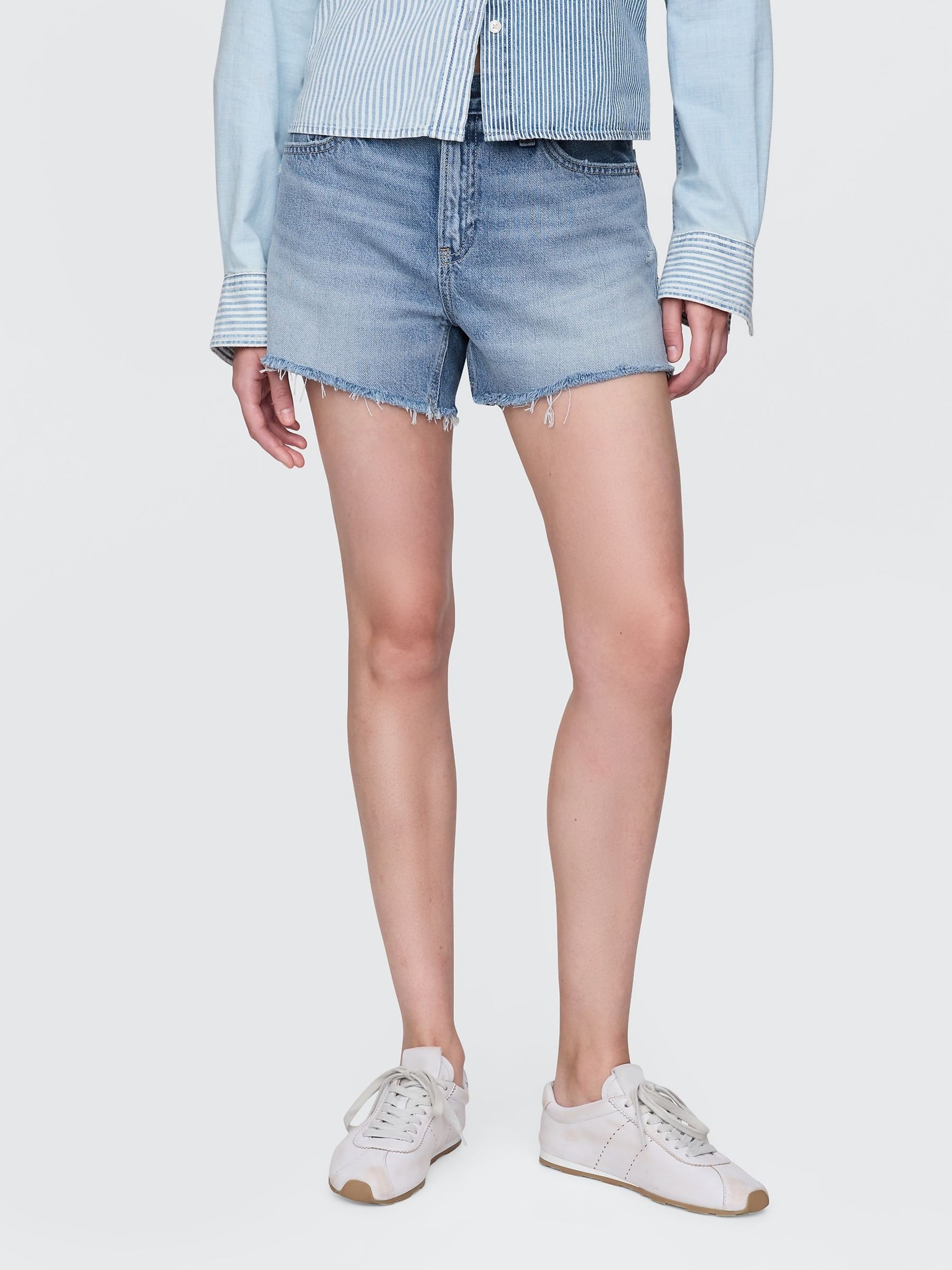 Gap Medium Wash Denim 4 inch Mid Rise Ultra Soft Shorts