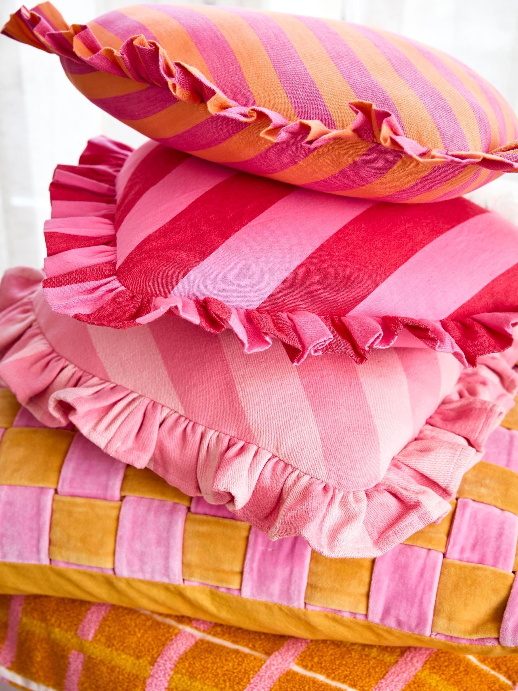 Decoris Frill Heart Cushion