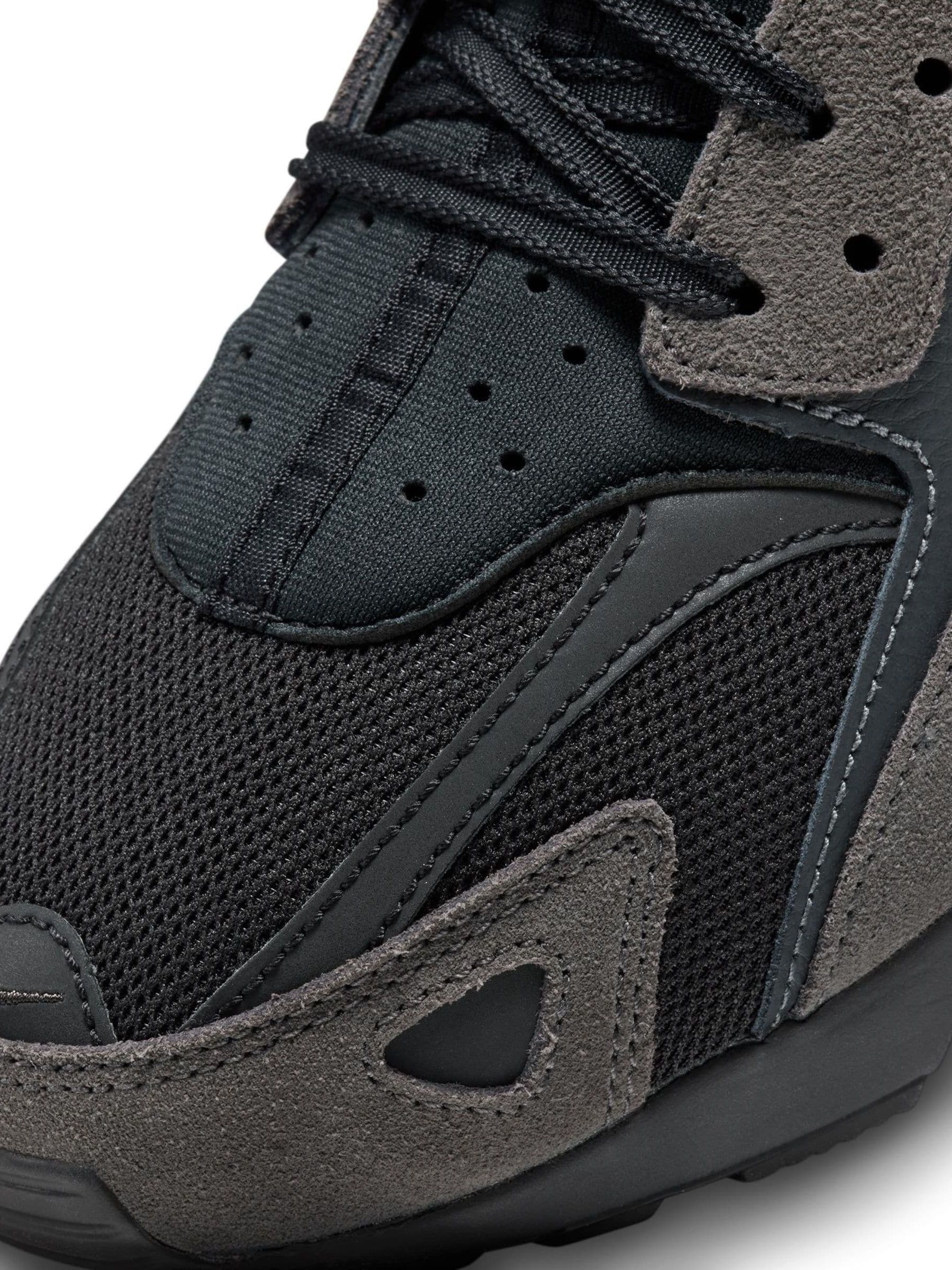Black hierarchy trainers sales