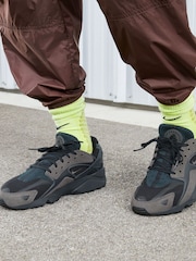 Nike Black Air Huarache Runner Trainers - Image 9 of 10
