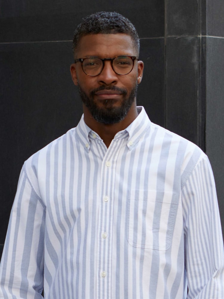 Savile Row Co Blue Variegated Stripe Oxford Casual Shirt - Image 2 of 5 Savile Row Co Blue Variegated Stripe Oxford Casual Shirt - Image 2 of 5