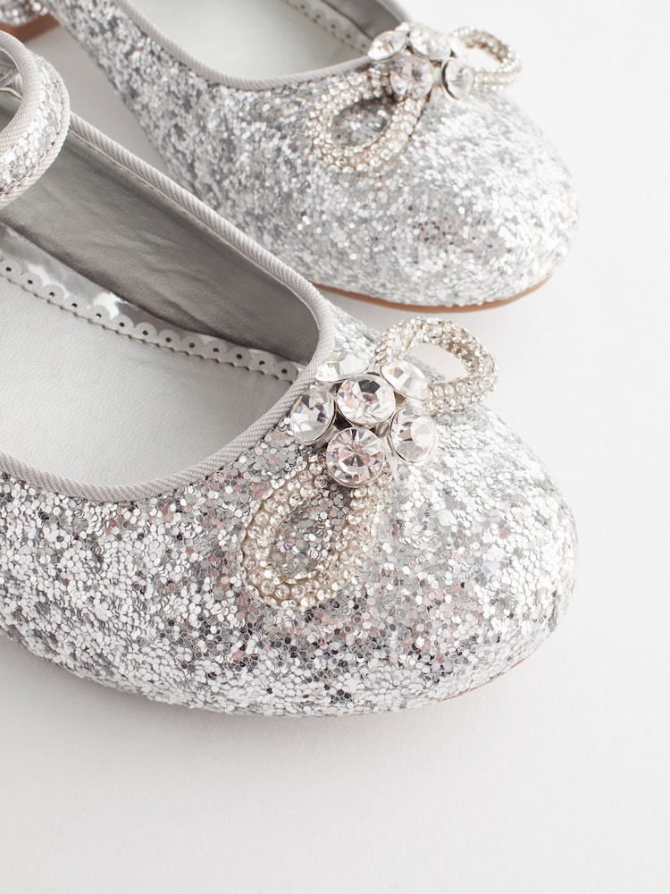 Silberne Glitzerschleife - Festliche Mary-Jane-Schuhe - Bild 5 von 5 Silberne Glitzerschleife - Festliche Mary-Jane-Schuhe - Bild 5 von 5