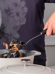Masterclass Cream 4L Cast Aluminium Casserole Dish - Image 2 of 4