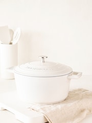 Masterclass Cream 4L Cast Aluminium Casserole Dish - Image 3 of 4
