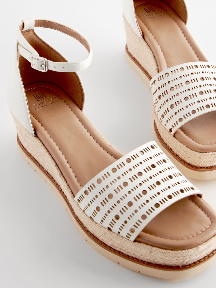 Weiß - Forever Comfort® lasergeschnittene Espadrilles mit Keilabsatz - Bild 8 von 8 Weiß - Forever Comfort® lasergeschnittene Espadrilles mit Keilabsatz - Bild 8 von 8