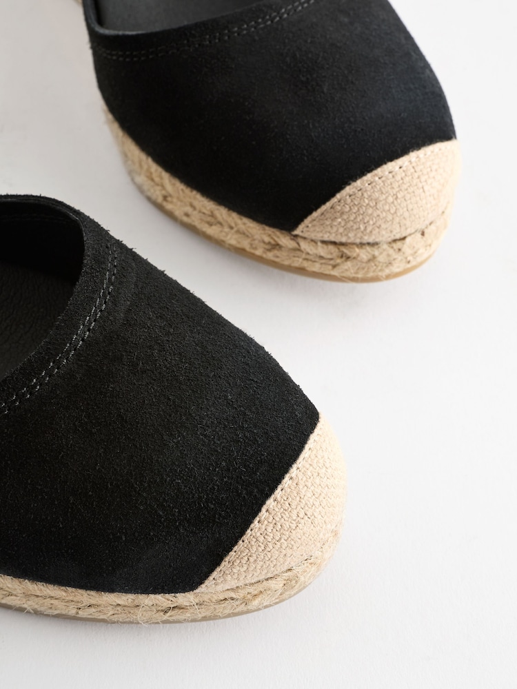 Czarny - Skórzane espadryle na koturnie Forever Comfort® ze sprzączką - Image 7 of 8
