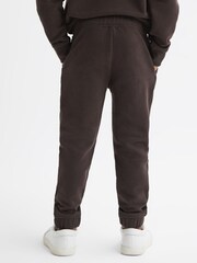 Reiss Chocolate Ali Senior Garment Dye Jersey Joggers - Image 5 of 6