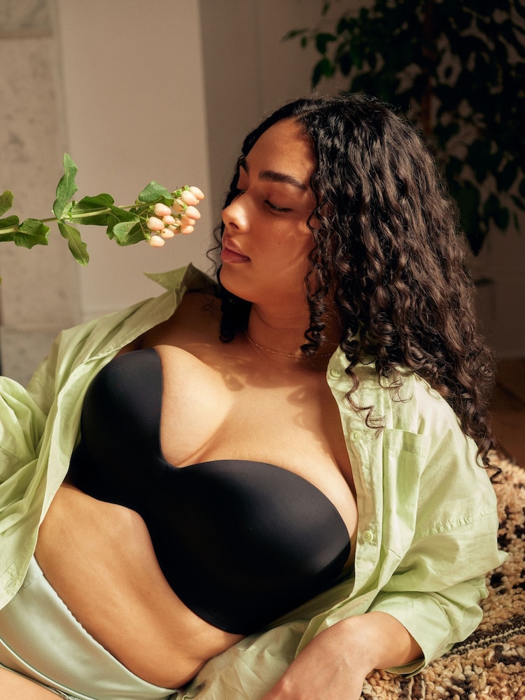 Wonderbra Perfect Body Ultimate Strapless Non Wired Skin Bra - Image 1 of 8